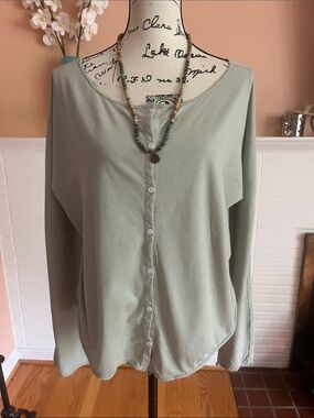 Lou & Grey Sage Green Button-Front Women’s Shirt